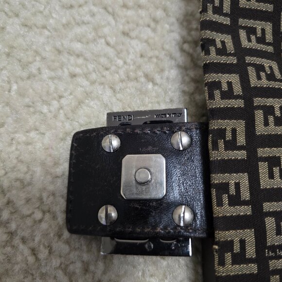 Authentic Fendi brown canvas signature FF Baguette Bag - Picture 6 of 15